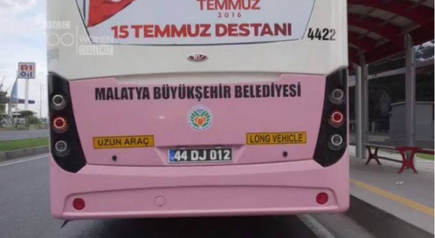 Turqia prezanton autobusët vetëm për gra