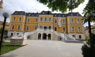 Burrat dominojnë në punësim brenda institucioneve kulturore