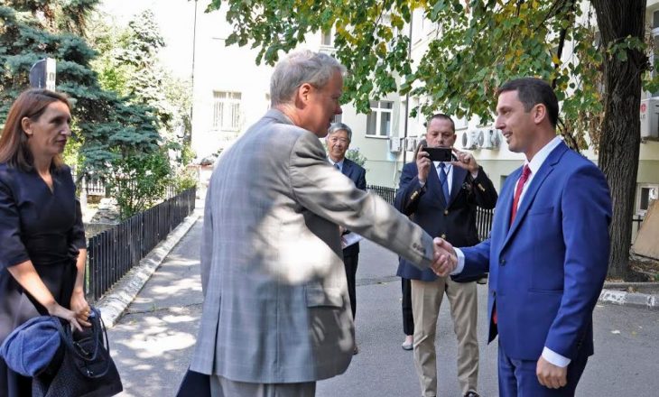 Ministri Gashi falënderon Ambasadorin amerikan për dy çështje