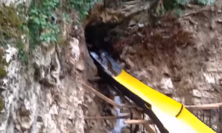 Reportazh për një masakër, pronari i “Uji Trebeshina” i mbylli në hotel punëtorët