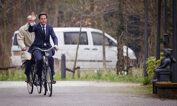 Kryeministri i këtij shteti udhëton me biçikletë