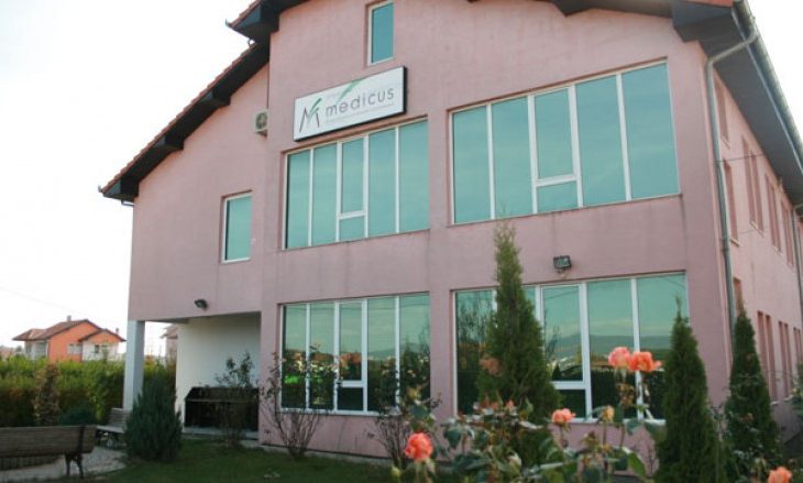 Ish-infermieri i “Medicus” tregon për operacionet që “Dr. Vampiri” turk i bëri në Kosovë