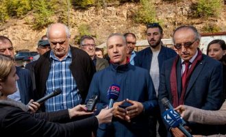 Pacolli viziton minierën e Novobërdës