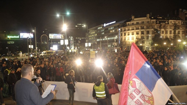 Protestuesit serbë në Beograd kërkojnë që zgjedhjet lokale të jenë fer