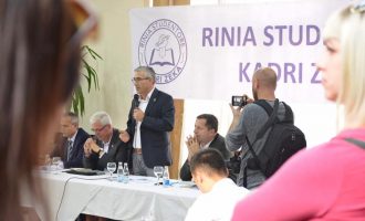 Kandidati i AAK-së për komunën e Gjilanit i premton punësim studentëve