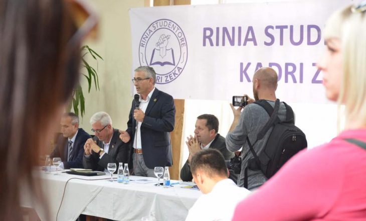 Kandidati i AAK-së për komunën e Gjilanit i premton punësim studentëve