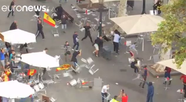Rrahje masive gjatë një demonstrate në Barcelonë (Video)