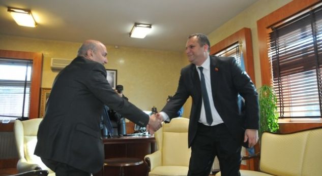 Mustafa ia ofron një punë Shpend Ahmetit