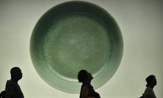 Tasi njëmijëvjeçar shitet për 37 milionë dollarë