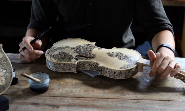 Puna 11 javëshe për ta pikturuar një violinë