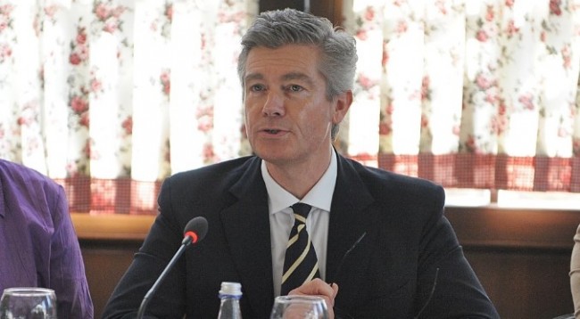 Simmons raporton në Kuvendin e Kosovës për “skandalet” e EULEX-it