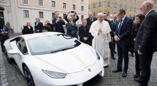 Papa merr vendim për Lamburghinin