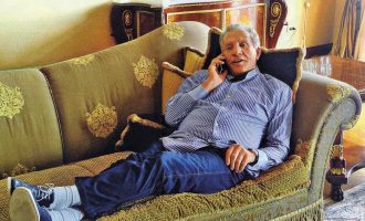 Dilema luksoze e Pacollit – Cilin nga 6 Mercedesat ta vozisë