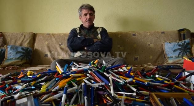 Mbi 5 mijë – kosovari që i ndërron stilolapsat “si të ishin çorape”