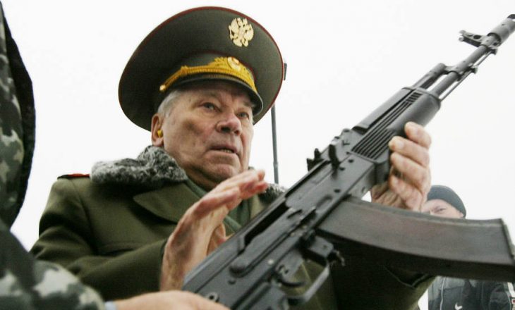 “Kalleshnikov” u ofron armë me lirim gazetarëve