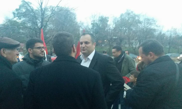 Përqafime dhe festë – Ahmeti nis festimet në rrugët e Prishtinës