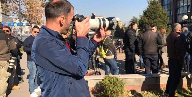 Shoqata e Gazetarëve të Ballkanit dënon arrestimin e Blerim Ukës dhe Ibrahim Mahmutit