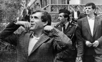 Filmi “Mjeshtërit e Errësirës” – aktori i Hollywoodit në rolin e Azem Vllasit (Video)