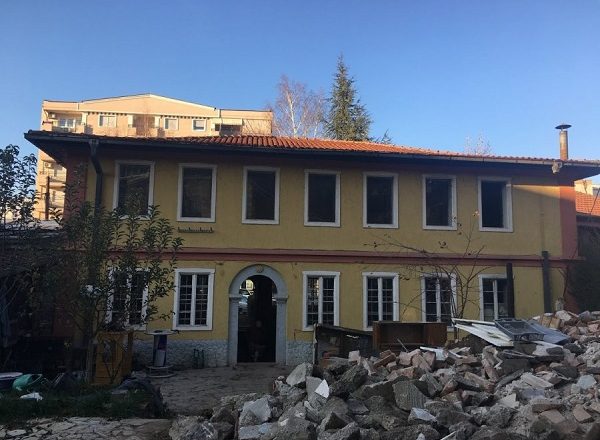 Institucionet s’i ndalin ndërhyrjet pa leje në Hamamin e Mitrovicës