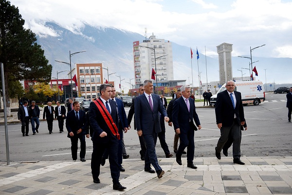 Presidenti: Kosovarët e gjetën në Kukës ngrohtësinë e vatrës shqiptare