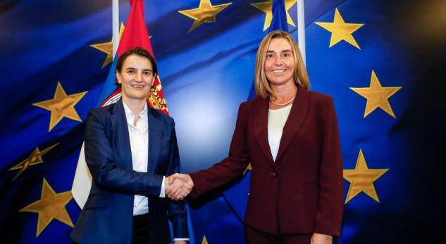 Mogherini flet për marrëveshjen me të cilën Serbia obligohet t’i rregullojë raportet me Kosovën