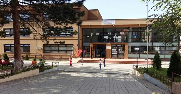 Drejtoresha e shkollës akuzohet për falsifikim të dokumentit zyrtar