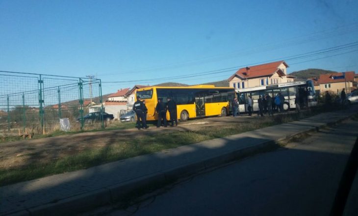 Operatorët privatë i bllokojë autobusët e Trafikut Urban në Bardhosh