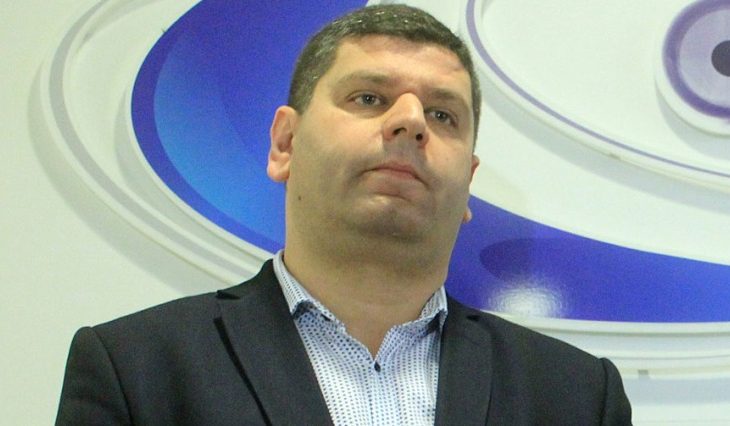 Paditet kryetari i Komisionit Zgjedhor në Maqedoni – akuzohet se punoi për një parti