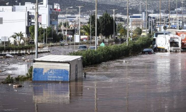 Humb jetën edhe një familje shqiptare nga përmbytjet në Greqi