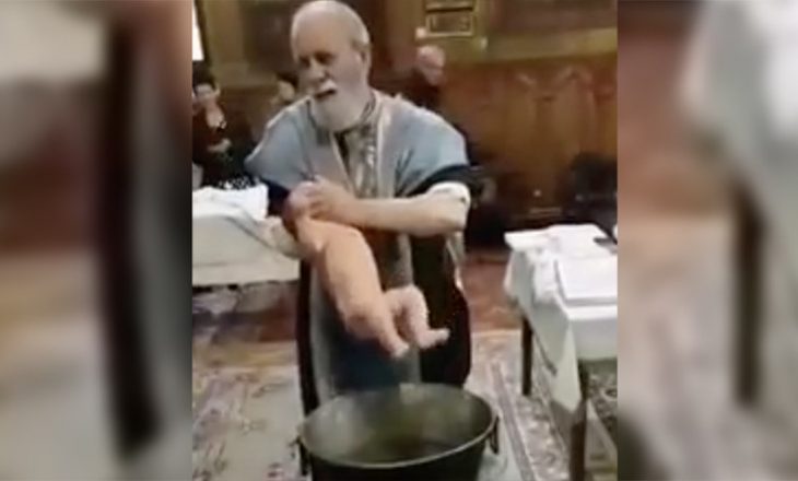 Video: Torturat e Priftit gjatë pagëzimit të një fëmije
