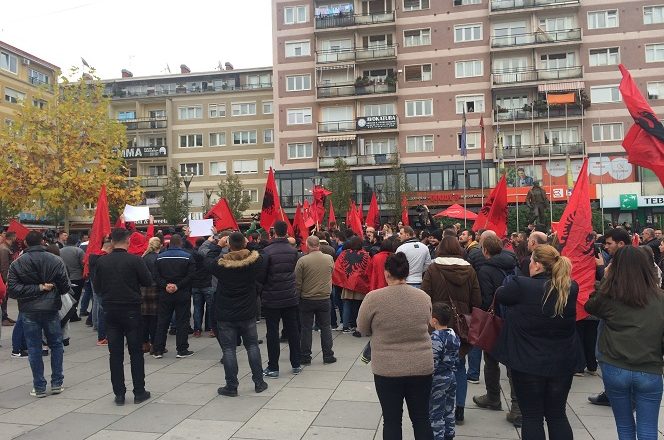 Fillon protesta në Prishtinë kundër dënimit të Grupit “Kumanova”