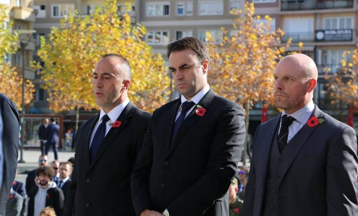 Haradinaj nderon dëshmorët britanikë që shërbyen në Kosovë