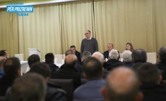 Shaqir Totaj prezanton planin e tij ekonomik për Prizrenin