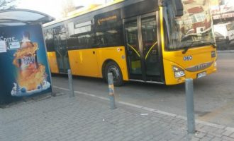 Thyhen dy autobusë të Trafikut Urban, kjo linjë nuk do të shkojë deri në stacionin e fundit