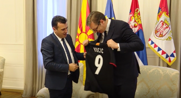 Zaev sqaron në Beograd si u zgjidh konflikti diplomatik Maqedoni-Serbi
