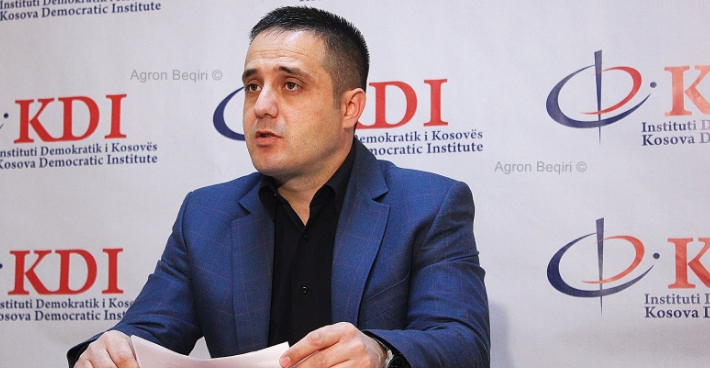 Selmanaj e pyet Haradinajn: Ku i more paratë për të privatizuar tokat në Gllogjan
