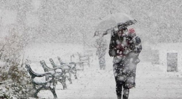 Reshje të mëdha të borës në Prishtinë