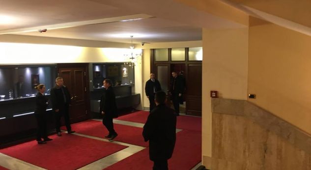 Takimi Thaçi, Haradinaj, Limaj – i përzënë gazetarët