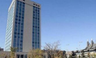 Pasuria e doktoreshës së dhëmbëve që drejton ministrinë