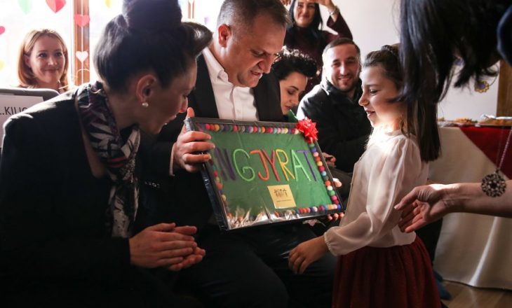 Përurohen investimet në çerdhet “Ngjyrat” dhe “Gëzimi Ynë” në Prishtinë