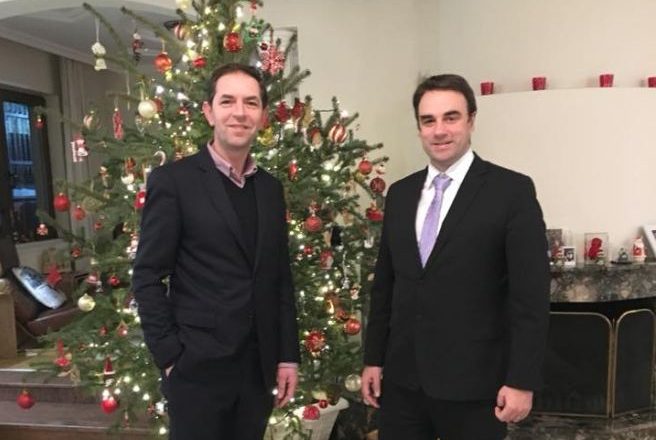 Ambasadori lavdëron ushtarin e UÇK-së për veprën e tij heroike në Londër