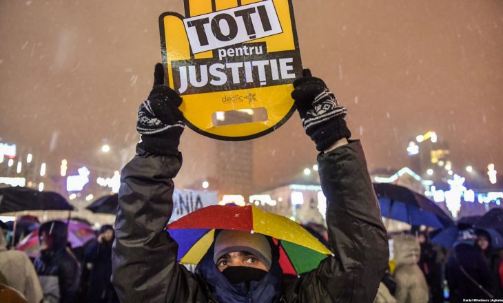Rumani: Protestë e qindra gjyqtarëve dhe prokurorëve