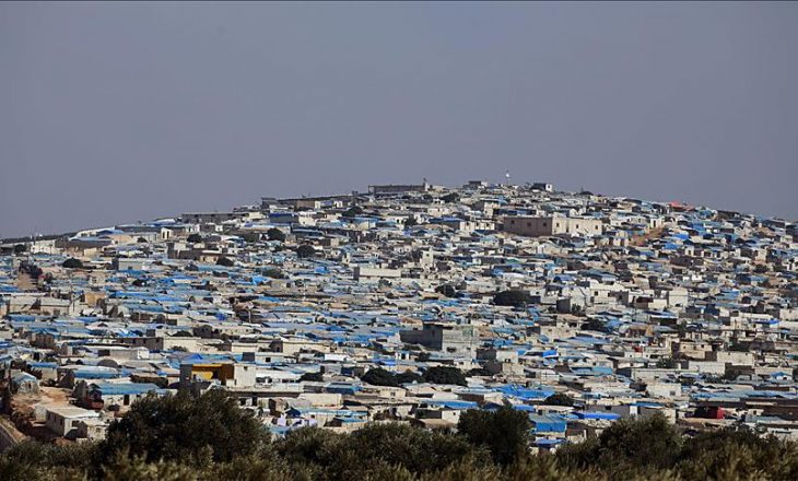 Rreth 700 mijë refugjatë ndodhen në kampet në kufirin Turqi-Siri