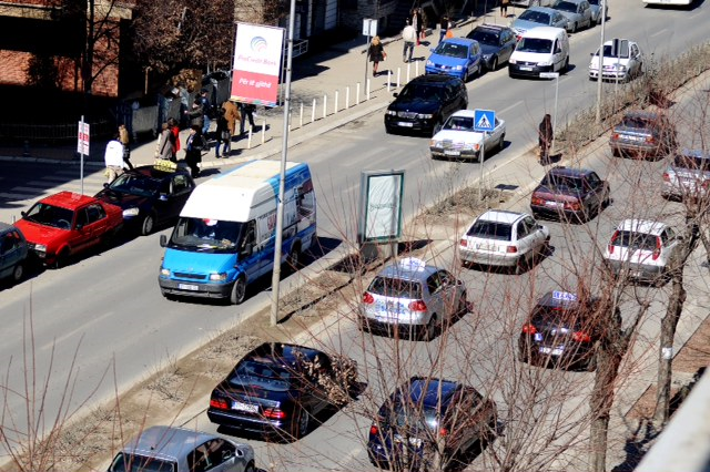Vendimi i Ministrisë: Prej 1 shkurtit, veturat në Kosovë duhet të plotësojnë edhe një kusht