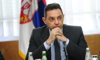 Vulin fyen shqiptarët me fjalët ‘shiptari’