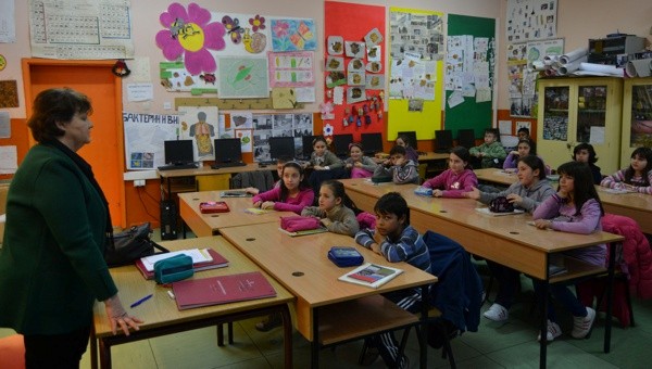Një klasë me dy gjuhë – nxënësit maqedonas dhe shqiptar mësojnë së bashku