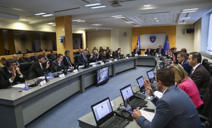 Pasi u thirr “urgjentisht” mbledhja e Këshillit të Sigurimit, Qeveria i përgjigjet Serbisë dhe Rusisë