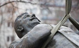 Qeveria ruse ndalon komedinë britanike mbi Stalinin