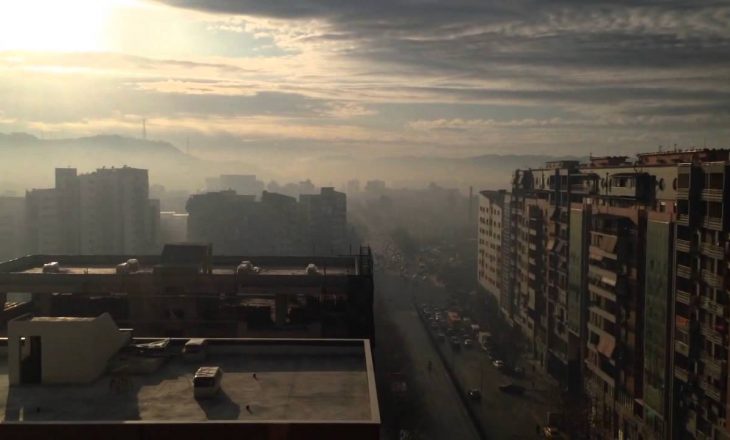 As 48 orë – Komuna thotë se u “ndreq ajri”, lejon veturat në qendër