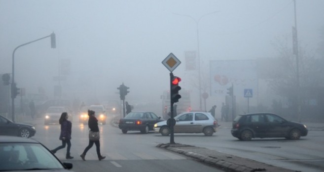 Mjegulla nëpër rrugët e Kosovës, policia apelon për kujdes